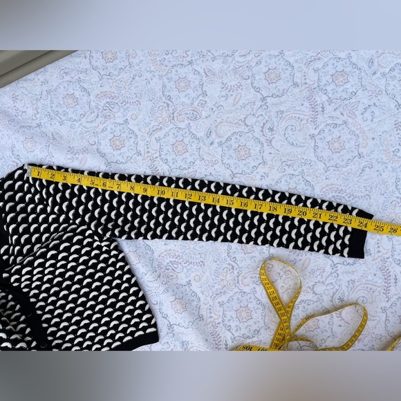 Karen Millen Geometric Black and White Cardigan - Picture 7 of 13